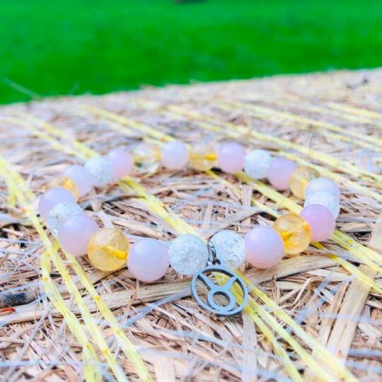 Minerální náramek BÝK